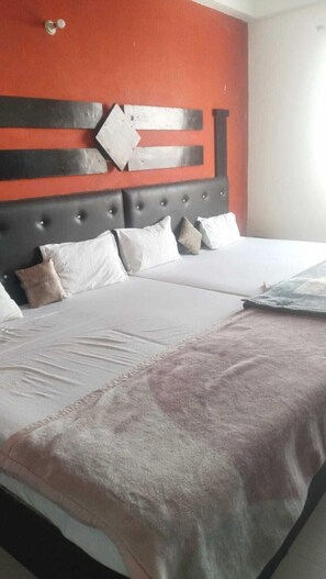 Quadruple Room | Rollaway beds, free WiFi, bed sheets
