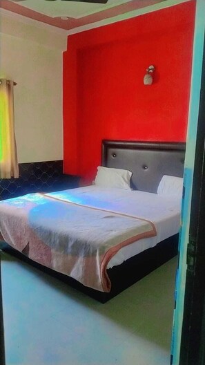 Deluxe Room | Rollaway beds, free WiFi, bed sheets