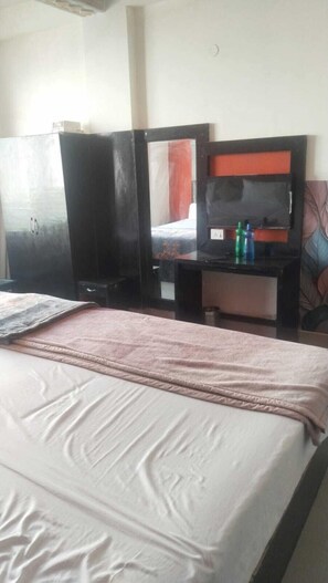 غرفة رباعية | أسرّة قابلة للطي وواي فاي مجانًا وملاءات أسرّة