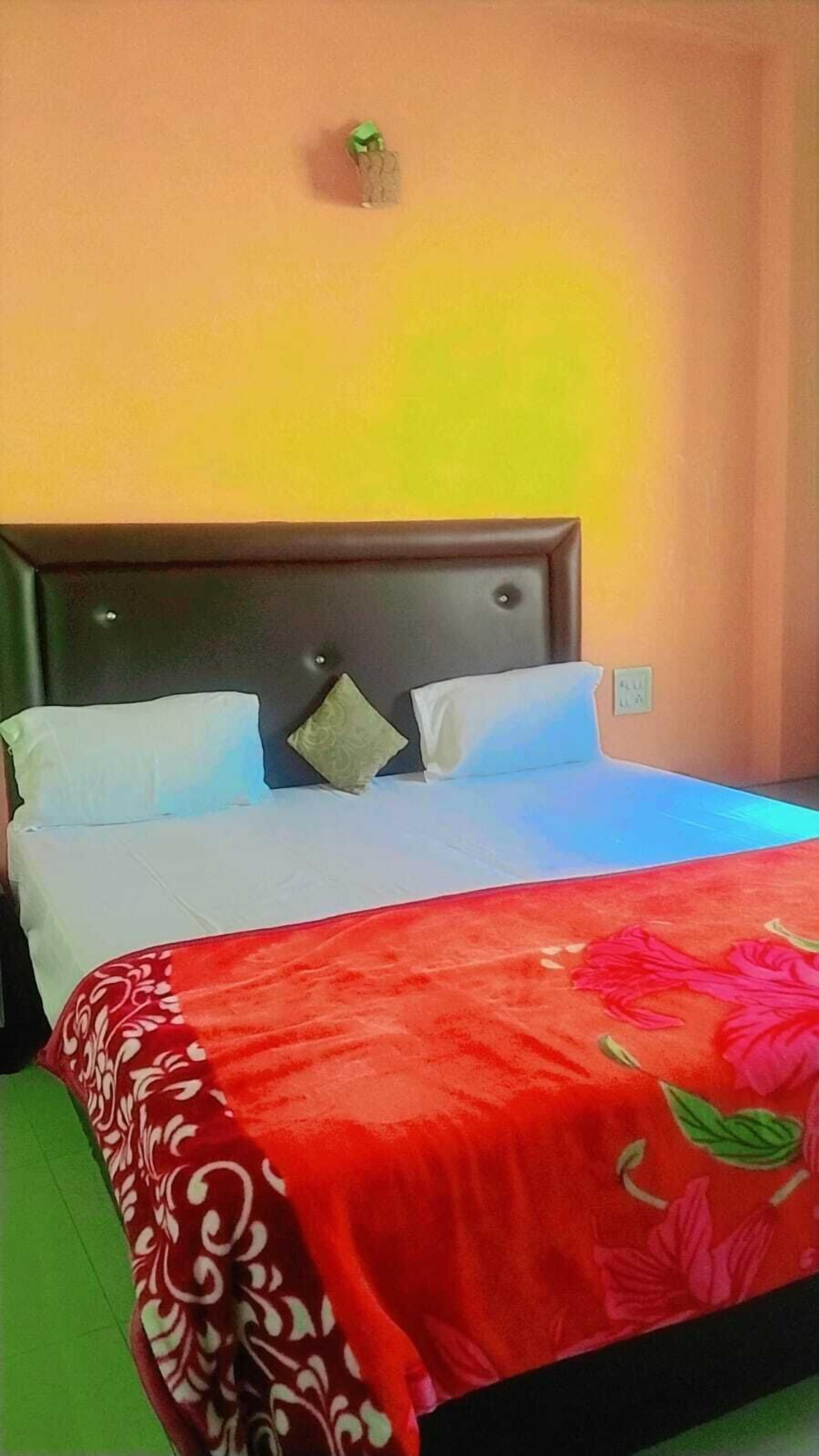 أسرّة قابلة للطي وواي فاي مجانًا وملاءات أسرّة