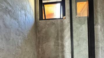 Dusche, Bidet, Handtücher, Seife