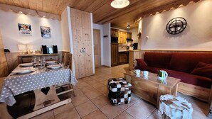 Living area - T3 Resort Center and Close to the ski Slopes (Les Gets)