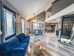 Smart TV, fireplace