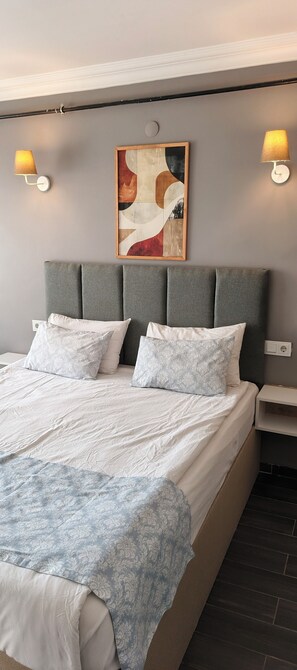 2 bedrooms, iron/ironing board, WiFi