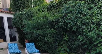 Chambre d'hôtes in Demeure Remarquable / independent entrance