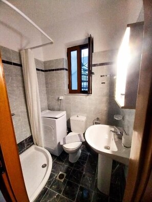 Luxury Studio, Balcony, Bay View | Bathroom - Malvazios Villas (Gytheio)