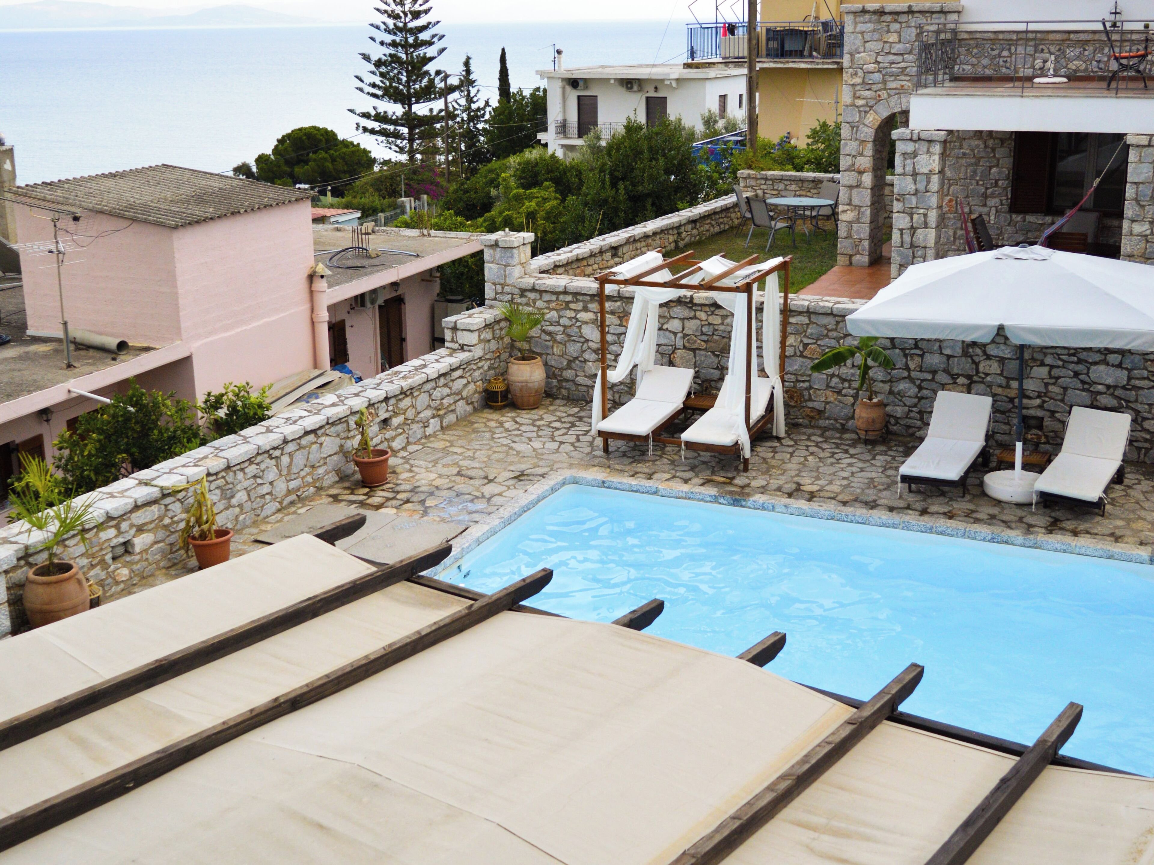 15 kolam renang outdoor