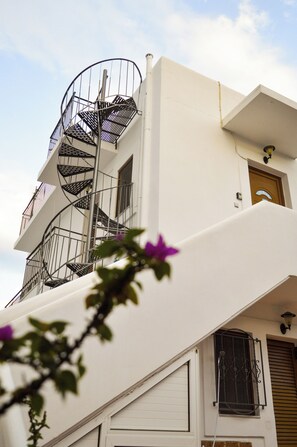 Exterior detail - Malvazios Villas (Gytheio)