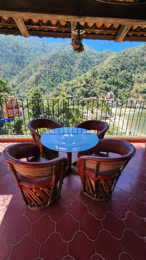 Outdoor dining - 🎥✨ Imagine waking up to the sound of the sea, a cup of coffee on the terrace. (Puerto Vallarta)