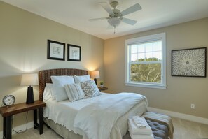 5 Schlafzimmer, Schreibtisch, Bügeleisen/Bügelbrett, Reisekinderbett