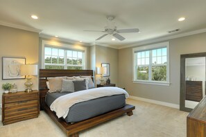 5 habitaciones, escritorio y tabla de planchar con plancha 