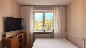 2 bedrooms, iron/ironing board, WiFi, bed sheets