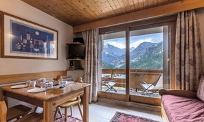 Living area - Apartment in Meribel With Lake Tueda View (Les Allues)