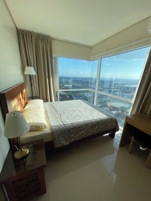 1 bedroom, in-room safe, iron/ironing board, free WiFi - Manila Bay Penthouse with Sunset View (Pasay City)