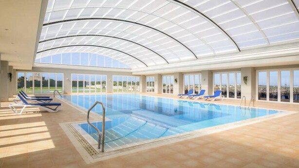 Unclassified image, 1 of 3, button - House in Lagos With Pool and Golf Access (Lagos)