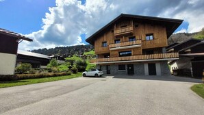 Unclassified image, 2 of 3, button - Apartment Near Mont Chery Ski Slopes (Les Gets)
