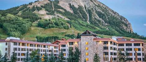 【The Grand Lodge】That's your building at the base — walk to the lifts in about 5 minutes