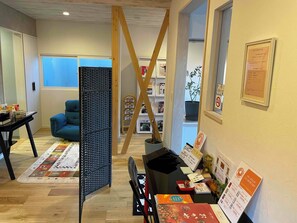 Interior - TC1 Tomo's cafe annex (Okaya)