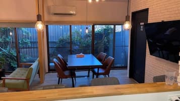 House, 1 Bedroom, Non Smoking, Kitchen | In-room dining
