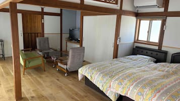 House, 1 Bedroom, Non Smoking, Kitchen | Desk, laptop workspace, free WiFi, bed sheets