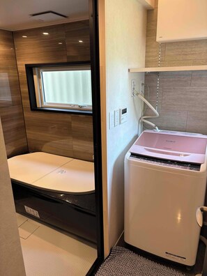 House, 1 Bedroom, Non Smoking, Kitchen | Bathroom | Free toiletries, hair dryer, towels, soap