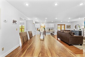 Interior - MTN VIEWS • GAME ROOM • SLEEPS 8 •
5 MINS TO DOLLYWOOD/PARKWAY (Sevierville)