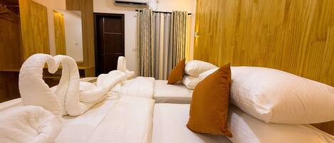 Deluxe Double or Twin Room, Balcony, City View | Desk, iron/ironing board, free WiFi