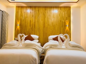 مكتب ومكواة/لوح كي وواي فاي مجانًا