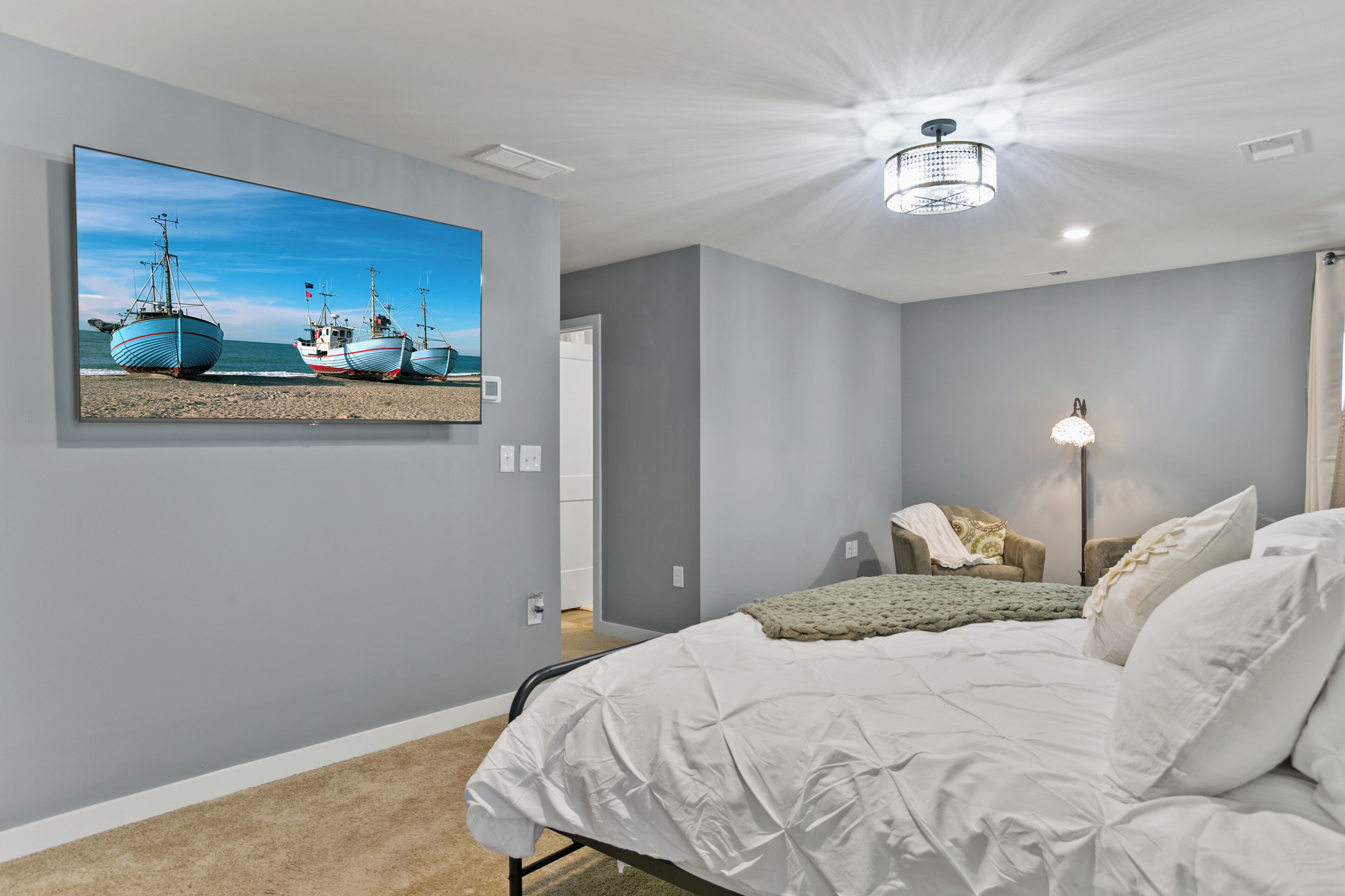 3 bedrooms, iron/ironing board, WiFi, bed sheets