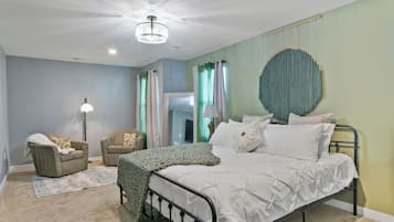 3 bedrooms, iron/ironing board, WiFi, bed sheets