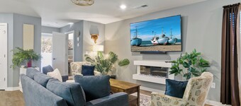 Elephant House Hideaway - Quick Hop to the Airport