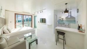 Basic Room, 1 Bedroom (A102 (Spa/BBQ/Ocean View/pet)) - Namhae Briant Oceanview Spa Pension (Namhae)