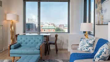 Een televisie en een kantoor