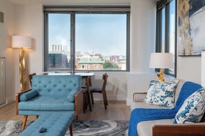 Een televisie en een kantoor