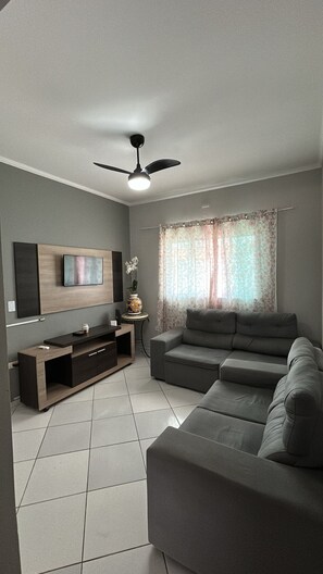 Living area - House with pool in Caraguatatuba (Caraguatatuba)