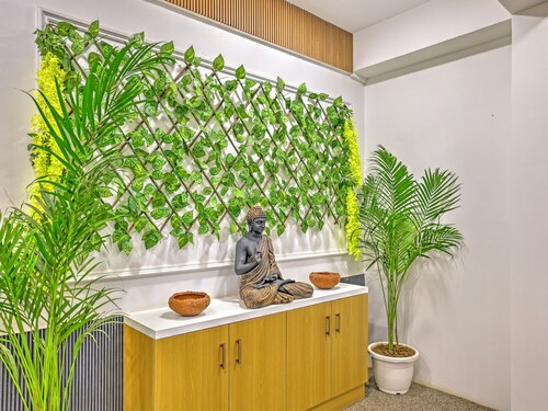 SkyLuxuria Hotel & Service Apartments 