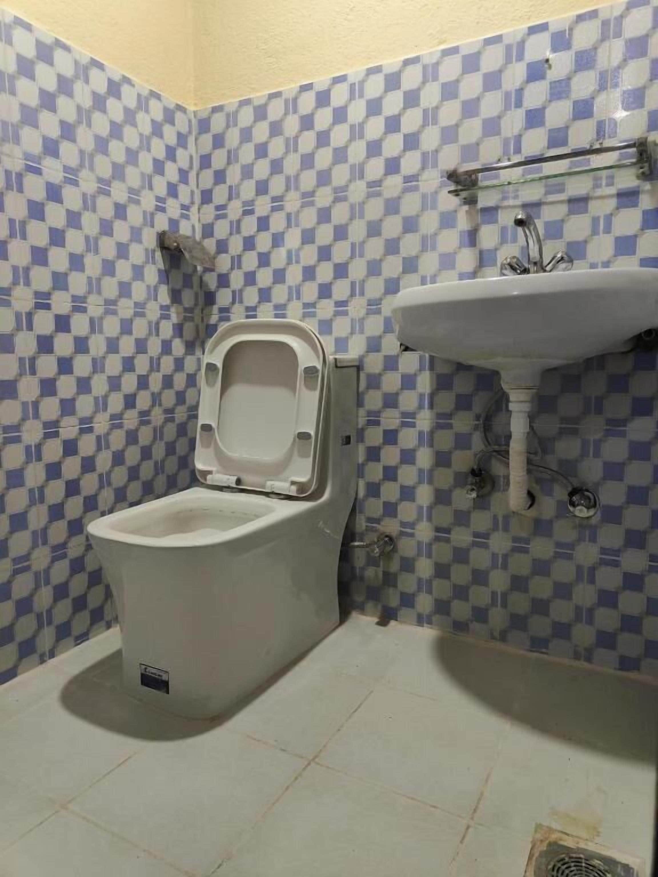 Shower, towels, soap, shampoo