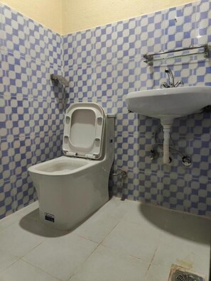 Shower, towels, soap, shampoo