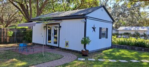 Exterior - Art Under the Oaks Bed and Breakfast (Valrico)
