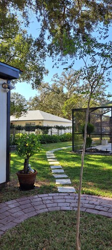 Art Under the Oaks Bed and Breakfast