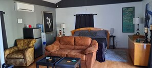 Interior - Art Under the Oaks Bed and Breakfast (Valrico)