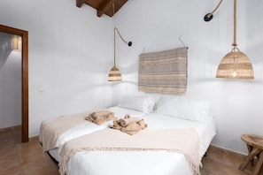 4 habitaciones, tabla de planchar con plancha, wifi y ropa de cama 