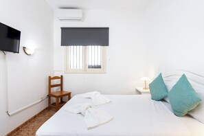 3 bedrooms, iron/ironing board, WiFi, bed sheets - Home2Book Family House with Terrace in Las Maretas (Arico)