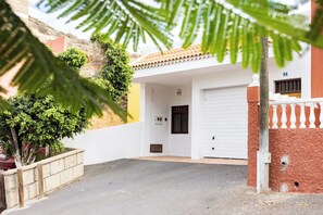 Exterior - Home2Book Family House with Terrace in Las Maretas (Arico)