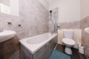 Towels, soap, toilet paper - Family friendly apartment in central Edinburgh (Edinburgh)
