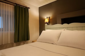 Free WiFi, bed sheets - Defne Pansiyon Ayvalık (Ayvalık)