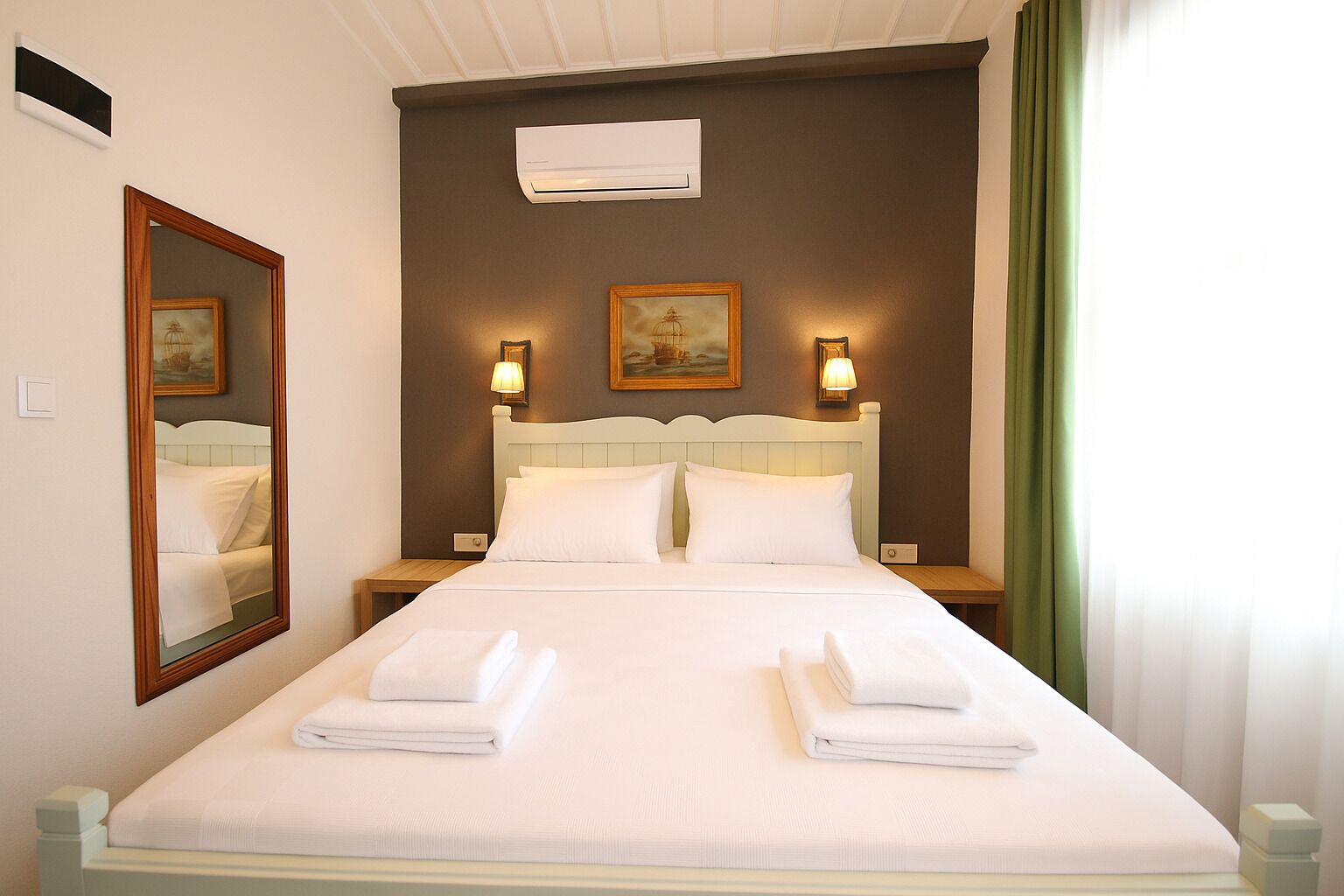 Quarto luxo | Wi-Fi de cortesia, roupa de cama