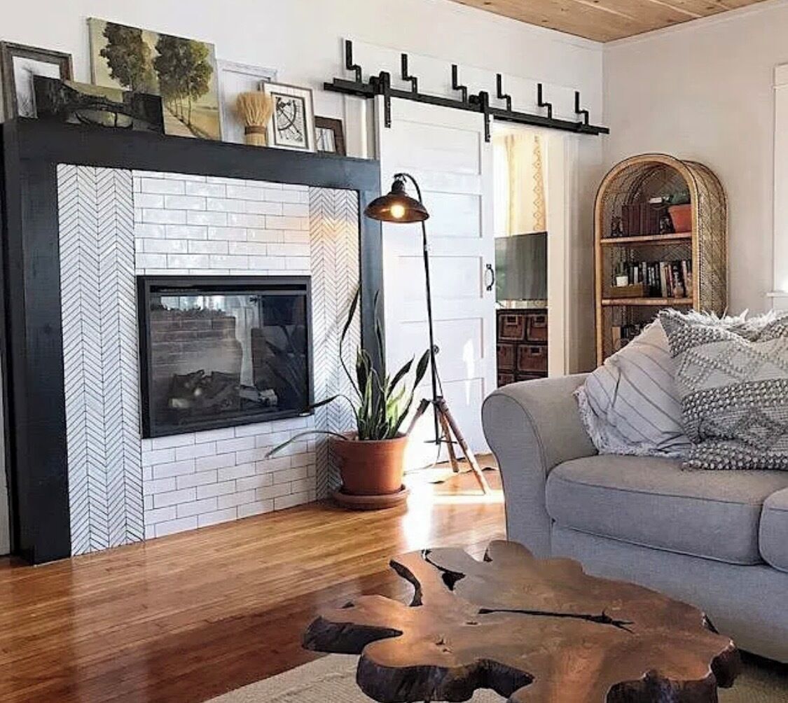 Smart-TV, Kamin, Bücher