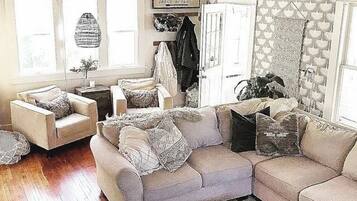 Smart TV, fireplace, books