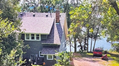 4 Bedroom Lake Home with Full Access and 20% Off for New Listing thru July 31